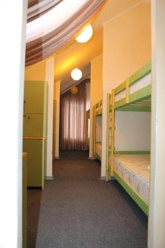 Номер (Спальное место на двухъярусной кровати в общем номере для мужчин и женщин) хостела Мегахостел, Оренбург