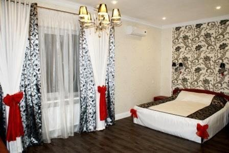 Двухместный (Улучшенный номер с кроватью размера «king-size») отеля Караван, Петрозаводск