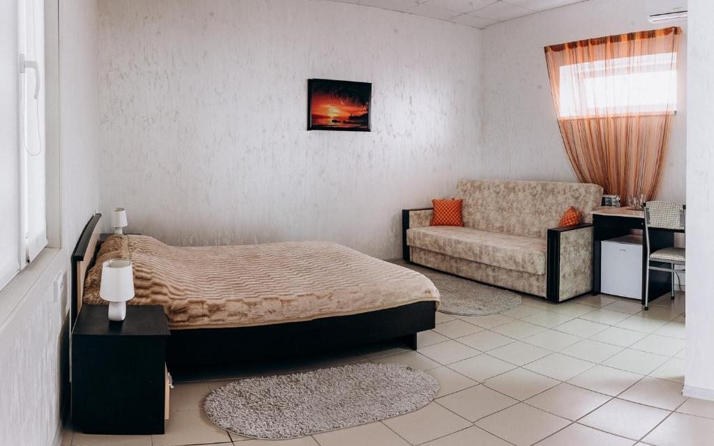 Четырехместный (Классический четырехместный номер) мини-гостиницы Солнечный, Каменск-Шахтинский