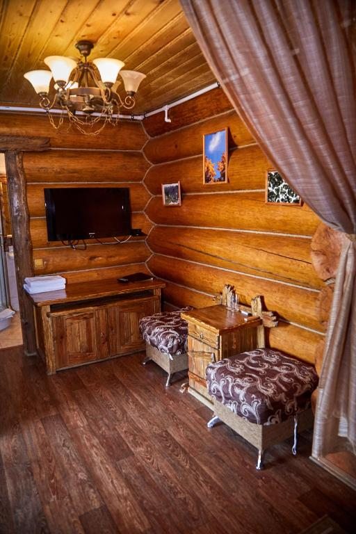 Двухместный (Стандарт, С 1 кроватью) мини-отеля Ловчий Плюс, Тольятти