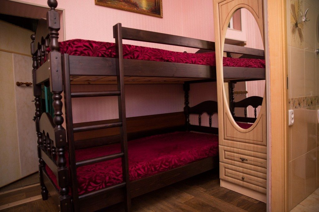 Двухместный (Эконом, С двухъярусной кроватью и 1,5-спальным диванчиком) гостевого дома Лукоморье, Алупка