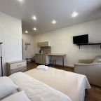 Двухместный (Улучшенный с 1 кроватью и диваном), Гостевой дом Матрешка