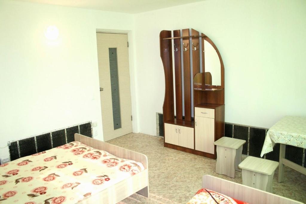Двухместный (Бюджетный двухместный номер с 2 отдельными кроватями) гостевого дома Усадьба Радана, Хужир