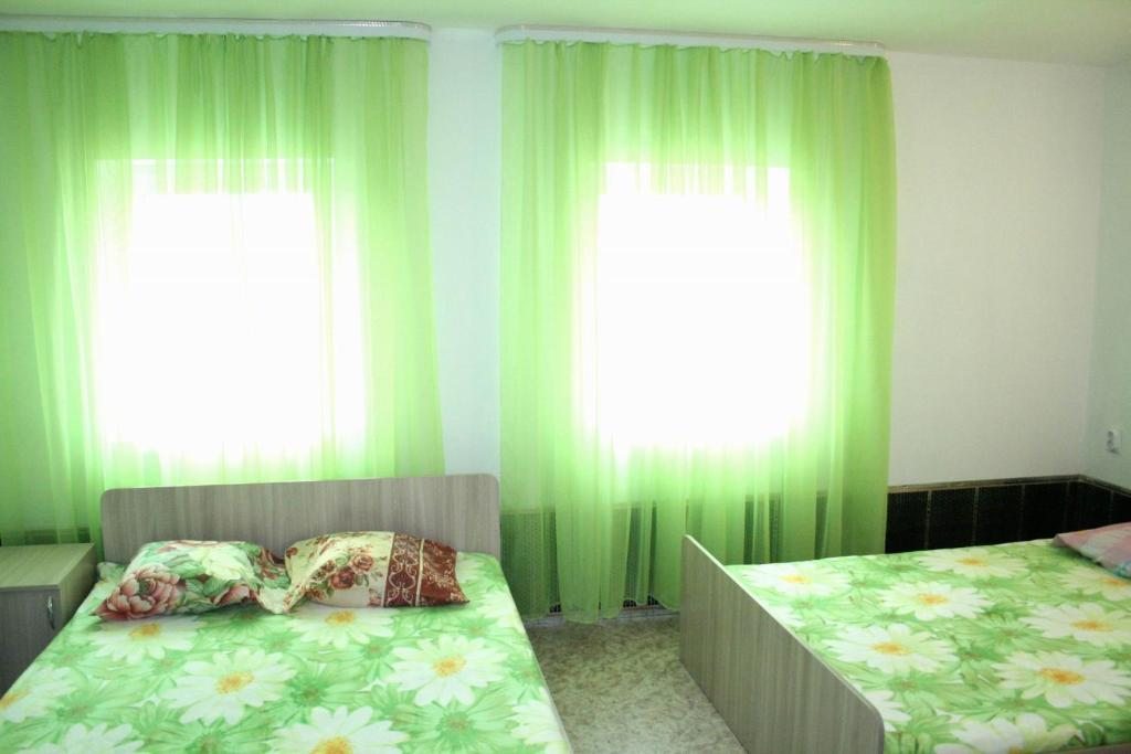 Двухместный (Двухместный номер с 2 двуспальными кроватями) гостевого дома Усадьба Радана, Хужир