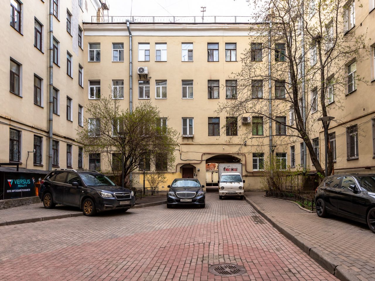 Трёхместный и более (Трехместный номер в самом центре Санкт-Петербурга), Гостевой дом Ветка на Большой Московской