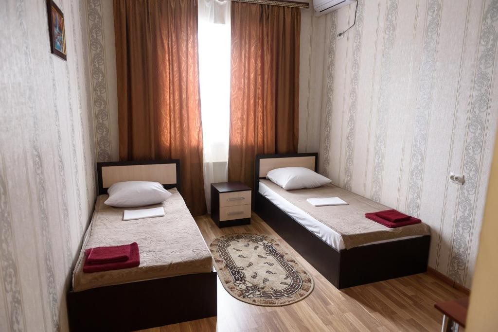 Двухместный (Двухместный номер с 2 отдельными кроватями и ванной комнатой) гостевого дома Уют, Новоукраинское, Краснодарский край