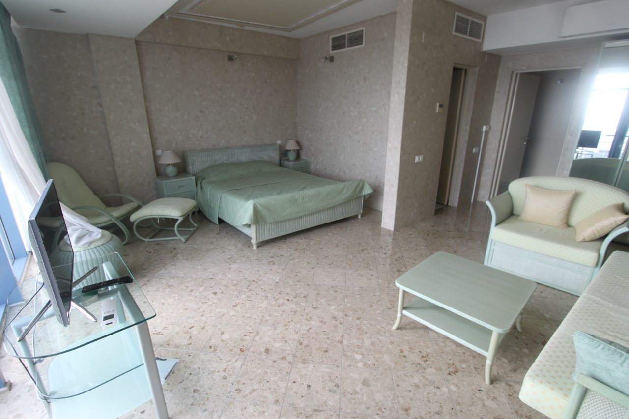Апартаменты (Трёхкомнатные Апартаменты Luxury (ванная комната в номере, балкон, вид на море)), Курортный отель Бриз