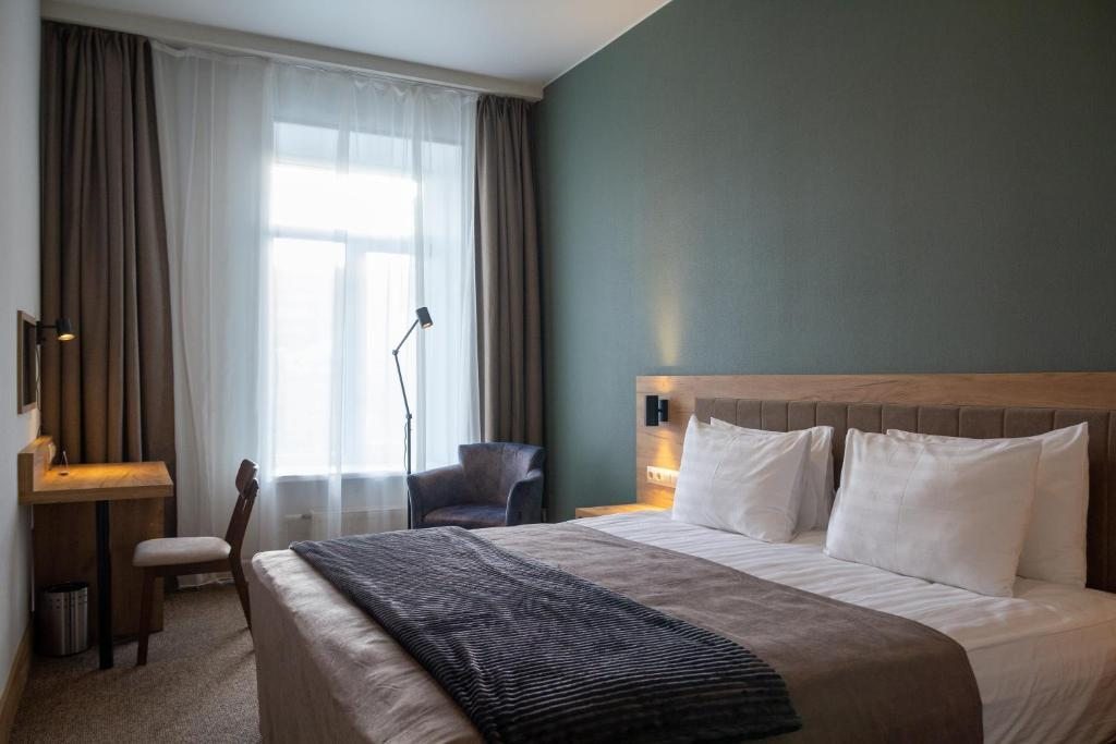 Двухместный (Двухместный номер «Комфорт» с 1 кроватью или 2 отдельными кроватями, вид на реку) отеля Гестен, Москва