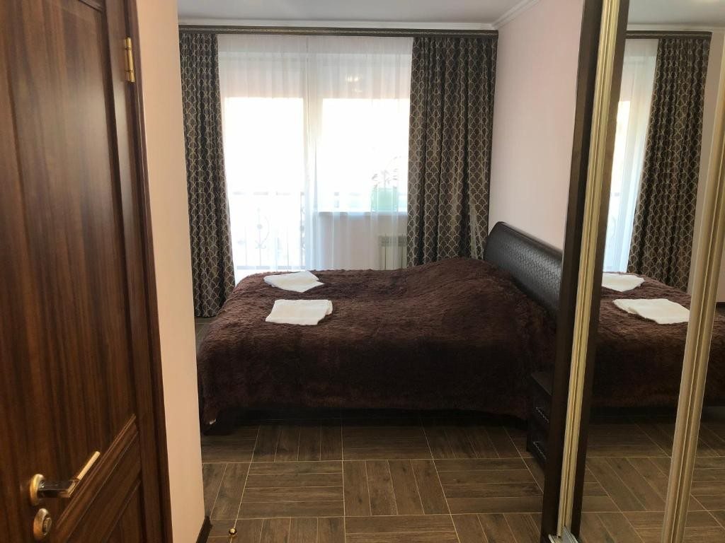 Двухместный (Двухместный номер Делюкс с 1 кроватью и душем) гостевого дома Милана, Ярославль