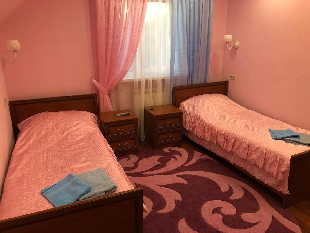 Номер (Односпальная кровать в общем номере) гостевого дома Милана, Ярославль