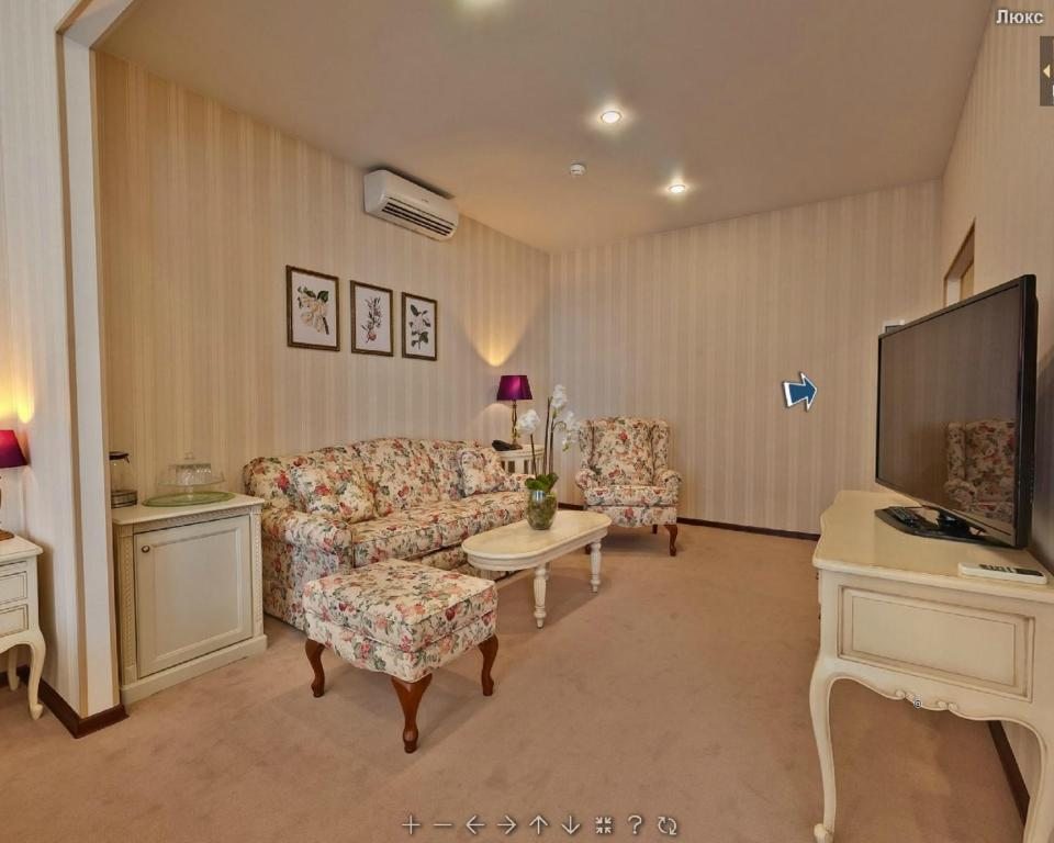 Двухместный (Фирменный люкс на 4 персоны с балконом и видом на море) отеля Dolphin Resort Hotel & Conference, Сочи