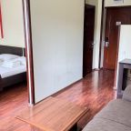 Полулюкс, Гостиница Бригантина