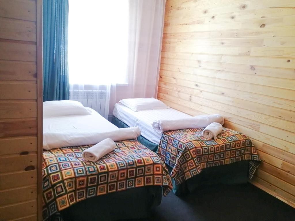 Двухместный (Двухместный номер с 2 отдельными кроватями и ванной комнатой) гостевого дома LakePlace, Хужир