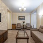 Номер (Люкс двухкомнатный без балкона), Гостевой дом Golden House