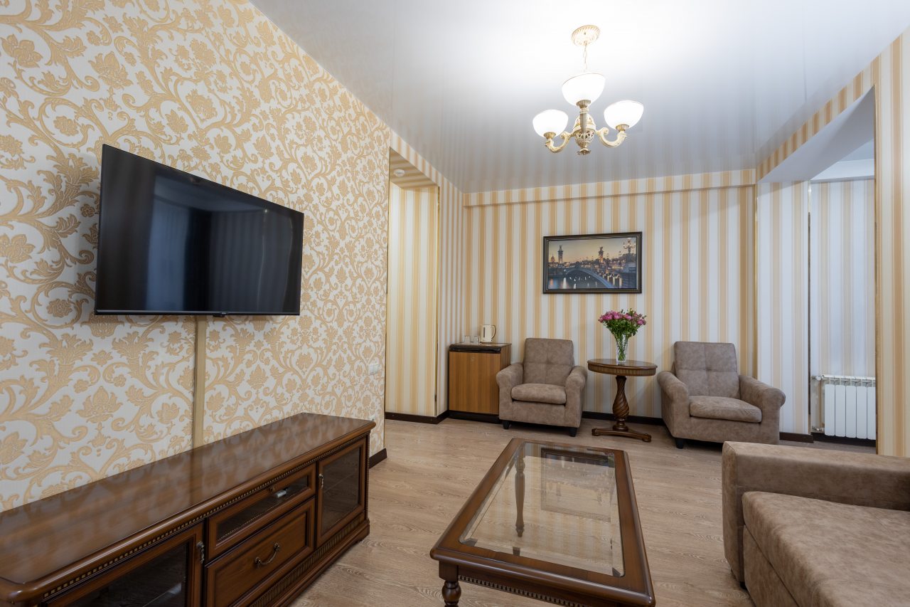 Номер (Люкс двухкомнатный без балкона), Гостевой дом Golden House