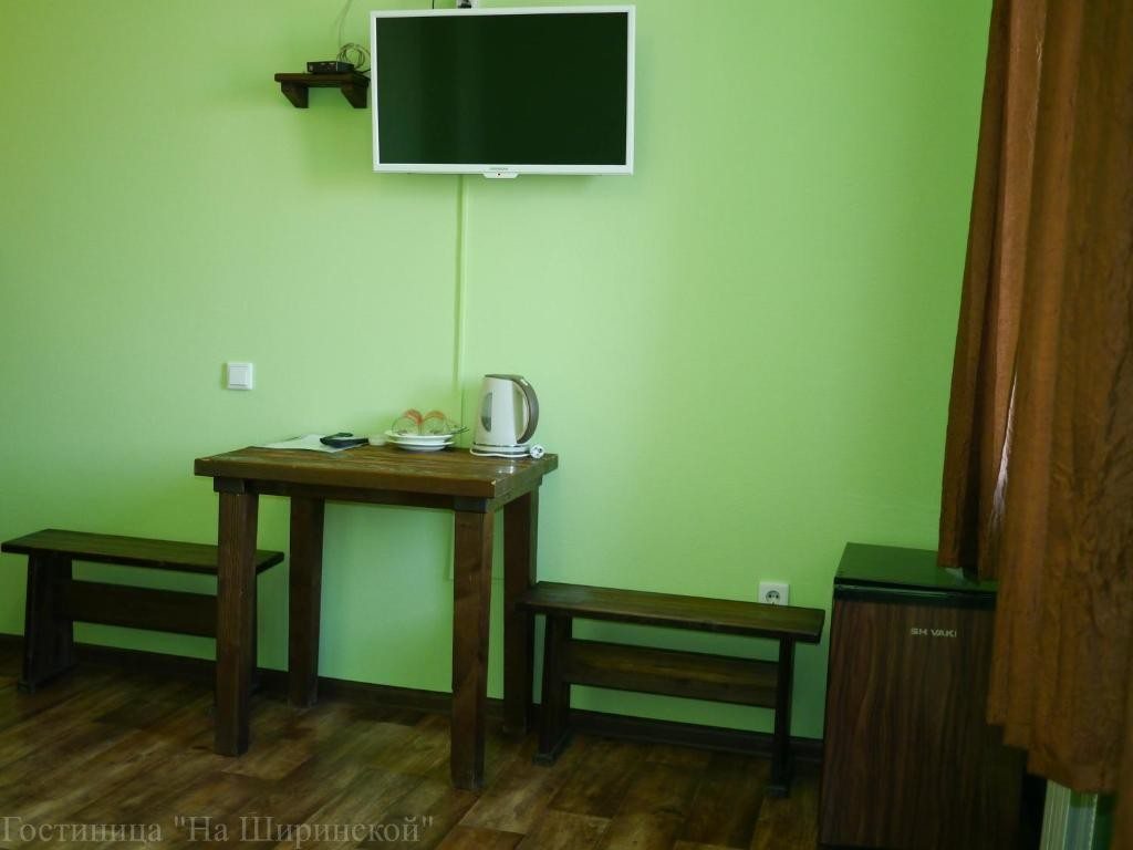 Двухместный (Улучшенный двухместный номер с 1 кроватью) мини-гостиницы На Ширинской, Красноярск