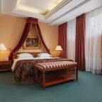 Полулюкс, Бутик-Отель Автор