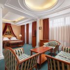 Полулюкс, Бутик-Отель Автор