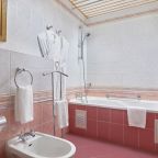 Полулюкс, Бутик-Отель Автор