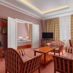 Полулюкс, Бутик-Отель Автор