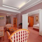 Полулюкс, Бутик-Отель Автор