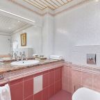 Полулюкс, Бутик-Отель Автор