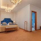 Полулюкс, Бутик-Отель Автор