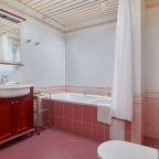 Полулюкс, Бутик-Отель Автор