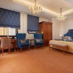 Полулюкс, Бутик-Отель Автор