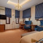 Полулюкс, Бутик-Отель Автор