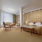 Полулюкс, Бутик-Отель Автор