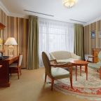 Полулюкс, Бутик-Отель Автор