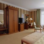 Полулюкс, Бутик-Отель Автор