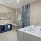 Полулюкс (Автор), Бутик-Отель Автор