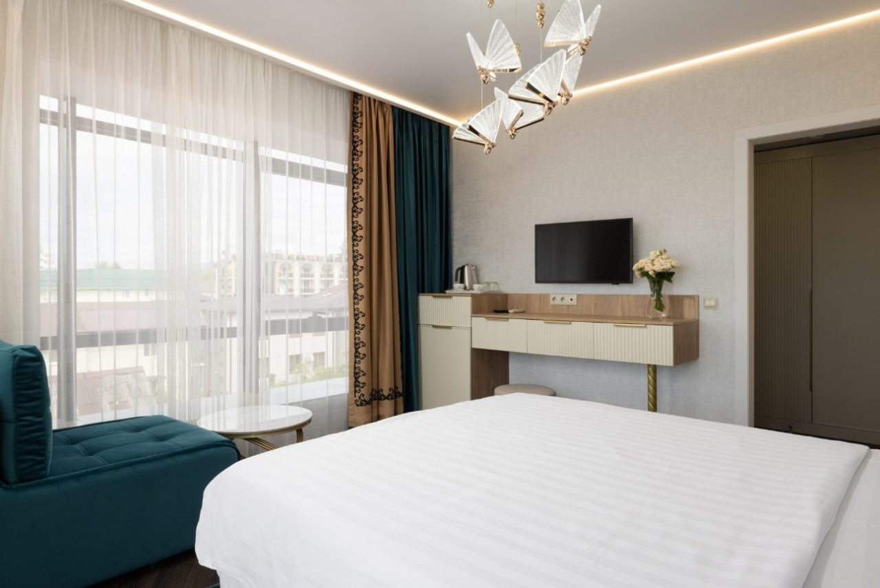 Делюкс (С балконом), Отель SM Royal by Stellar Hotels Adler
