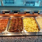 Шведская линия в курортном отеле «Морской уголок»