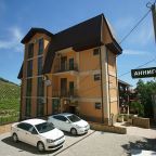 Парковка рядом с отелем при наличии свободных мест, Вилла Аннигора