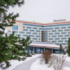 Главный вход в отель Sheraton