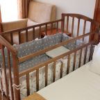 Детская кроватка по запросу в номера, Отель Ареал-инн