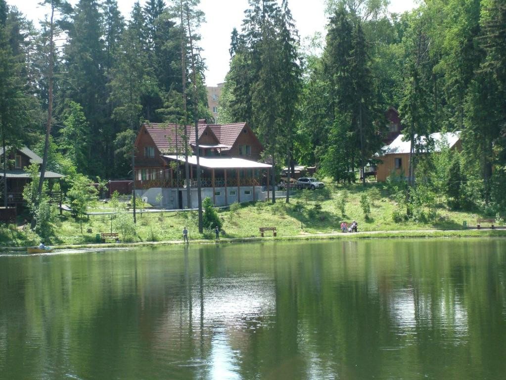 Коттедж (С 3 спальнями и видом на озеро (стандарт 6)) гостиницы Покровское, Голицыно, Московская область