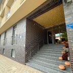 Парковочные кармашки перед отелем