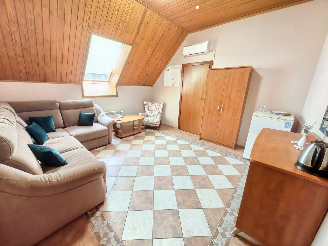 Трехместный (Двухкомнатный полулюкс), Гостевой дом Лидия