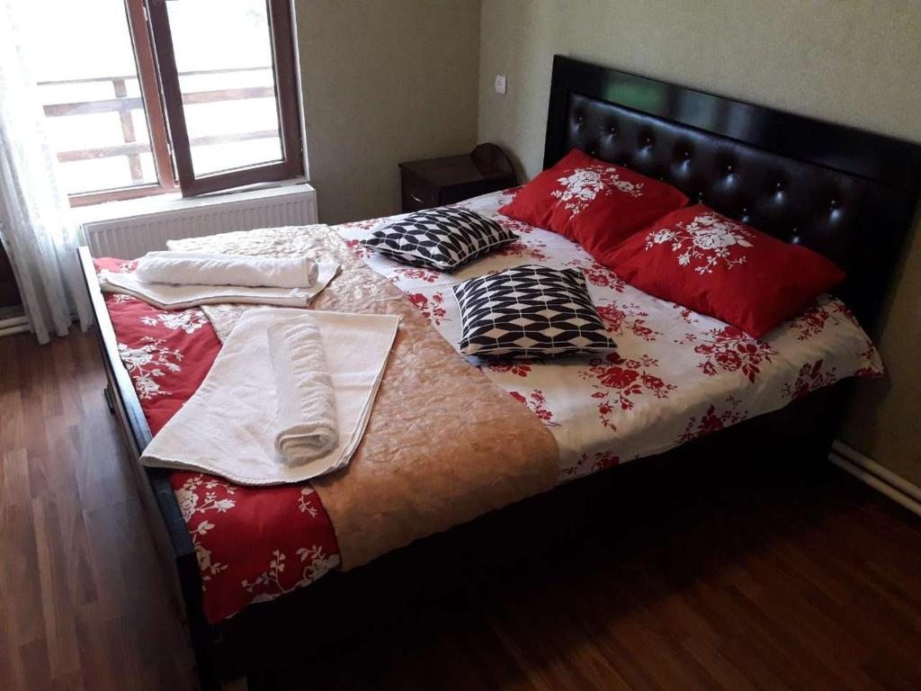 Двухместный (Двухместный номер с 1 кроватью и балконом) гостевого дома Peak Mazeri Guest House, Мазери