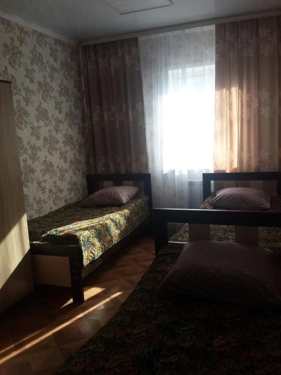 Трехместный (Стандартный трехместный номер) отеля АрЛей, Петровск-Забайкальский