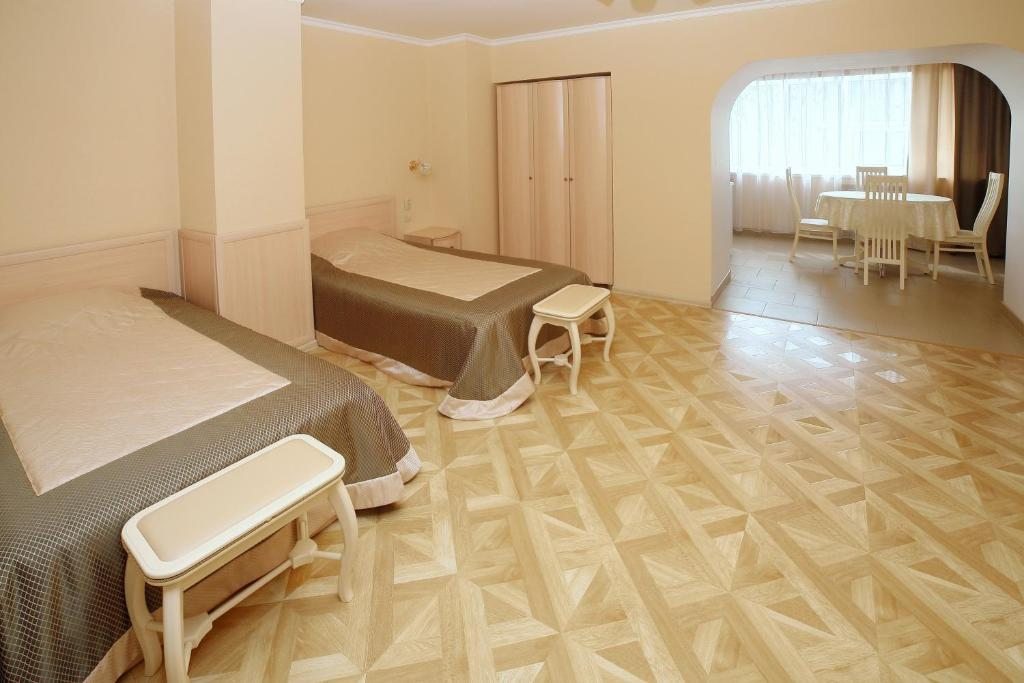 Двухместный (Двухместный номер с 2 отдельными кроватями и собственной ванной комнатой) отеля Девяточка, Сердобск