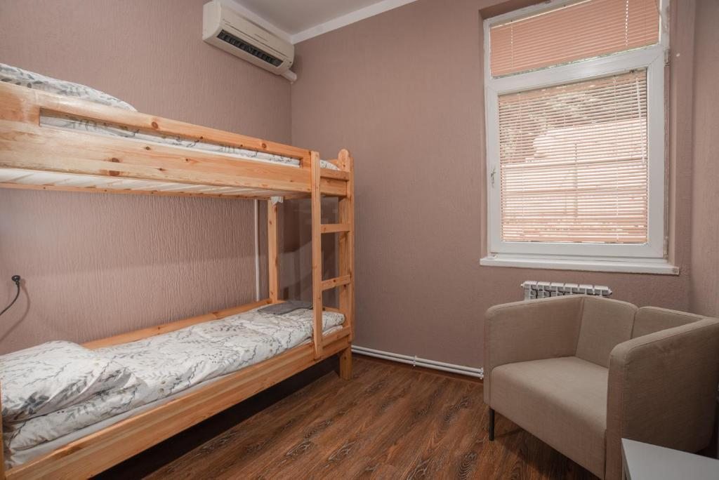 Номер (Спальное место на двухъярусной кровати в общем номере для мужчин и женщин) хостела Manjari, Мацеста