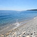 До ближайшего пляжа Ривьера пройти пешком 15-20 минут