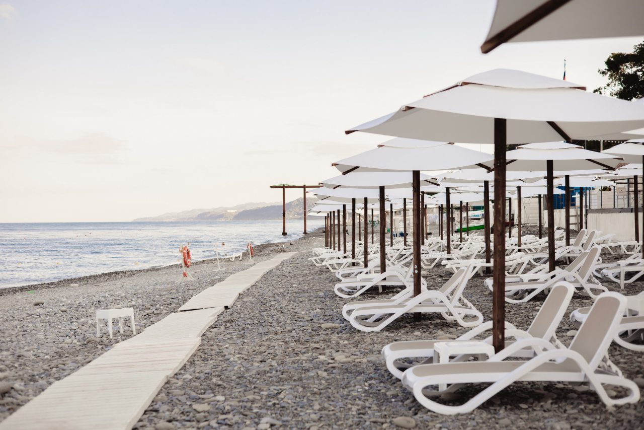 Галечный пляж, Апарт-отель Лучезарный Резорт