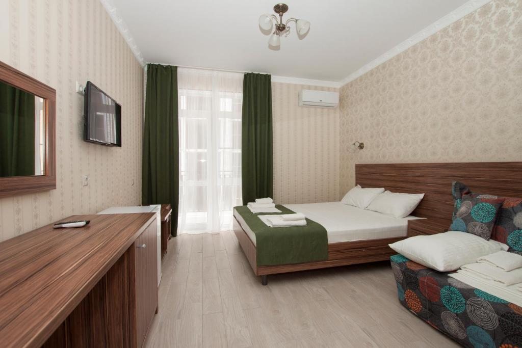 Номер с двуспальной кроватью в гостинице Акрополис, Анапа. Гостиница Акрополис