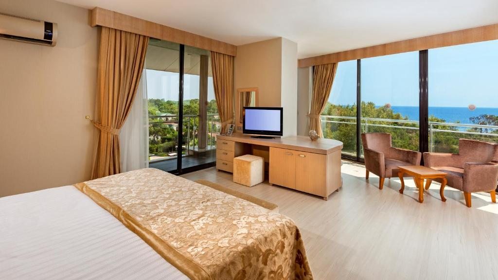 Сьюит (Люкс с кроватью размера «king-size») курортного отеля Armas Luxury Resort & Villas, Кемер